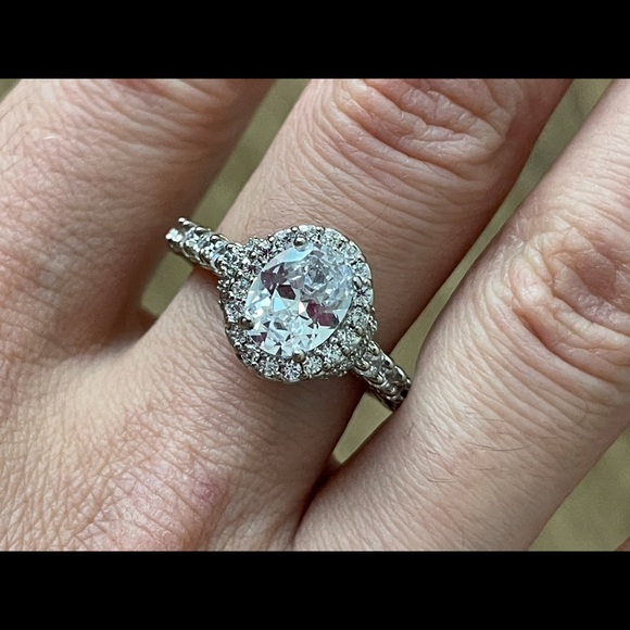 Elegant925 Silver Ring Oval Cut White Sapphire - Picture 7 of 9